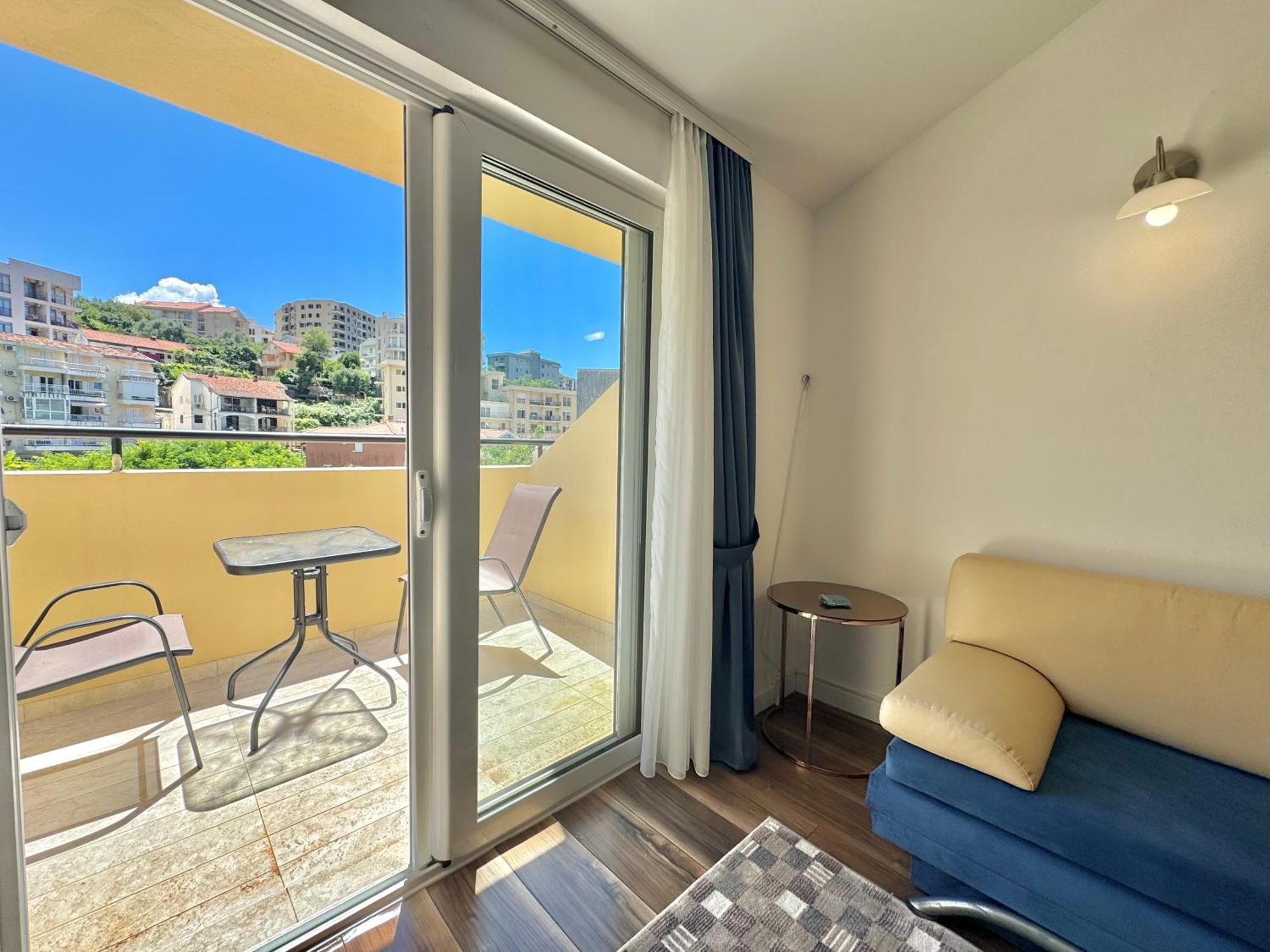 For-A Apartmani Bečići Exteriör bild