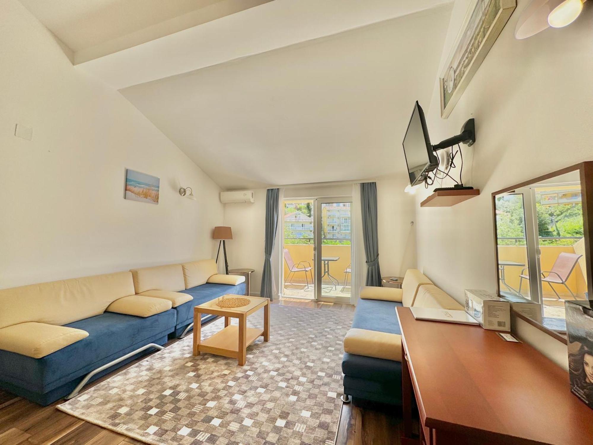 For-A Apartmani Bečići Exteriör bild