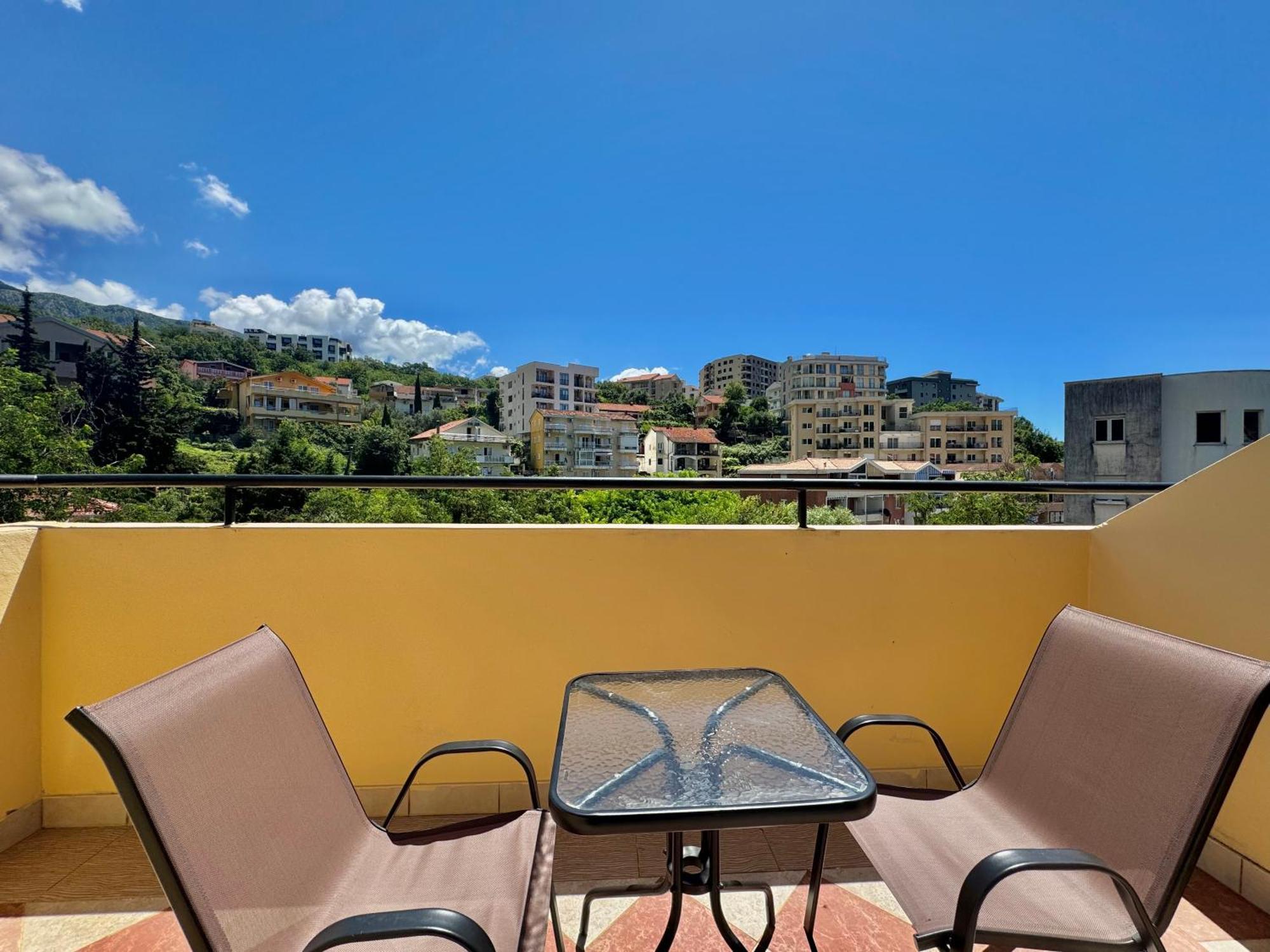 For-A Apartmani Bečići Exteriör bild