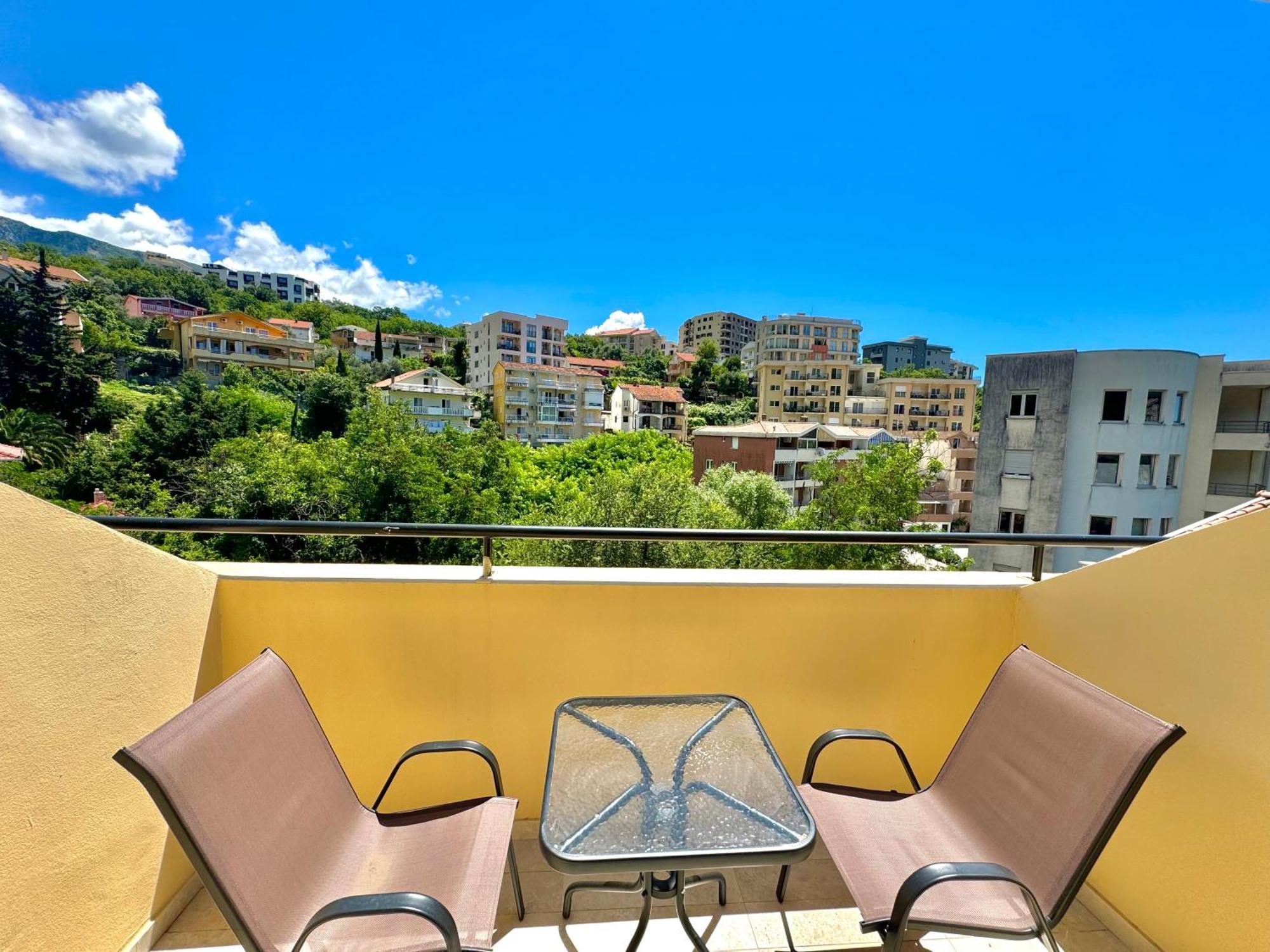 For-A Apartmani Bečići Exteriör bild